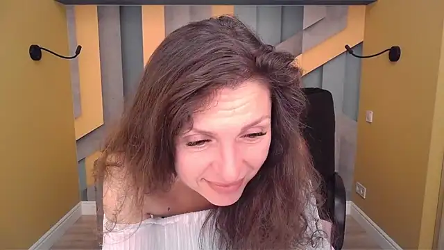 EllaLong's Live XXX Chat