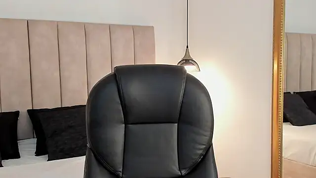 Megan-8 Live XXX-Chat