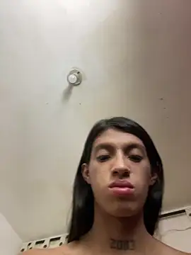 Pertunjukan Kamera Web Ortegakim