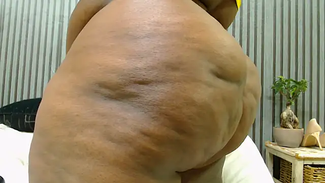 ROYALASS25: απευθείας συνομιλία ΧΧΧ