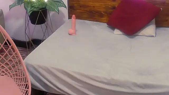 Yeseniaa25_n Live XXX chat