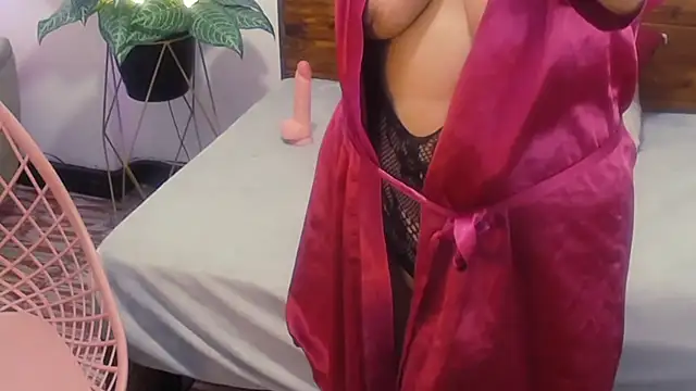 Czat XXX na żywo – Yeseniaa25_