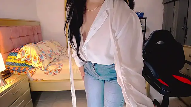 BitterMomXxx's Live XXX Chat