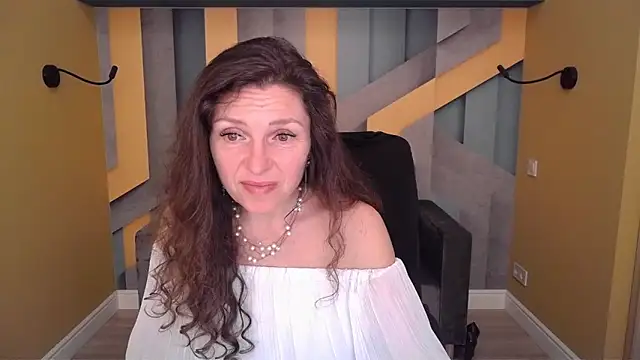 EllaLong's Live XXX Chat