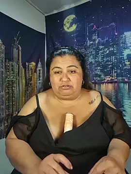 Pokazy przed kamerką – curvy_diva_