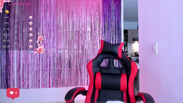 selenasmith18 Adlı Modelin Canlı XXX Sohbeti