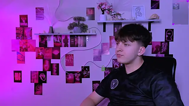 travis_wolf_のウェブカメラショー