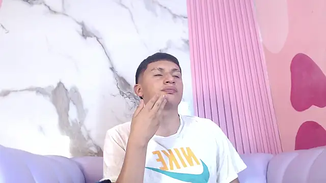 Sissy_Bdsm_ webkamerás műsora