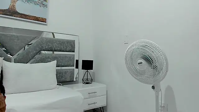 Slut_Milf_ 现场XXX聊天