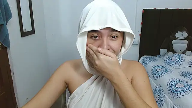 Thalian Adlı Modelin Canlı XXX Sohbeti