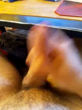 chrisdic27: διαδικτυακό σόου στην κάμερα