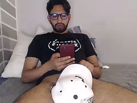 Show modela thomass1018 na web-kameri