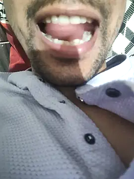 Lucy8992_4un Webbikameraesitys