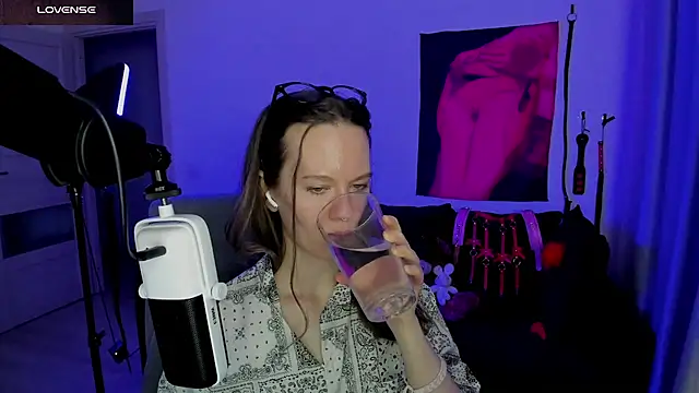 Goddess_of_Fertility Show in webcam