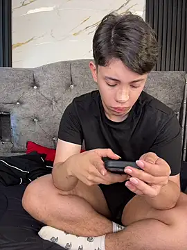 Pokazy przed kamerką – Noah-ledom