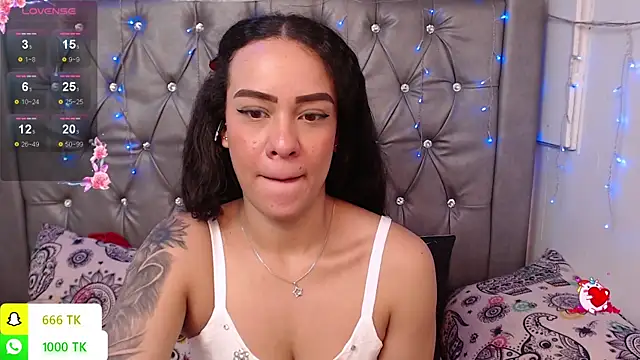 LAILAGUMMY Chat XXX in diretta