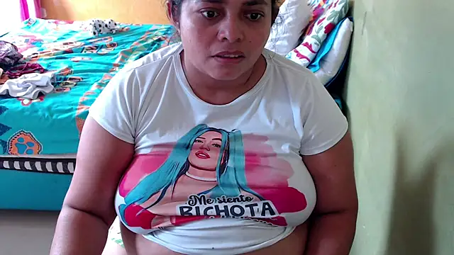 XXX chat uživo modela yulieth_bbw