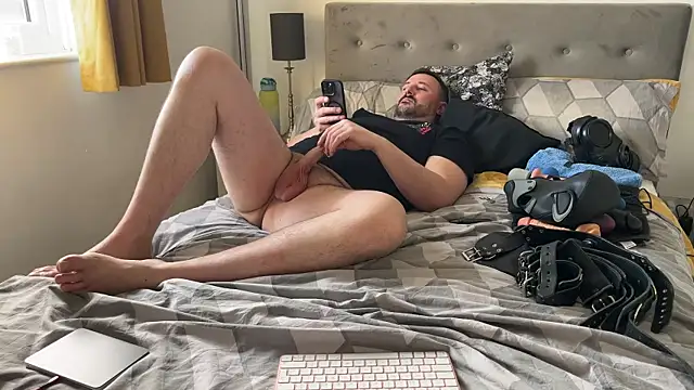 Large_gay_rubber webcam show