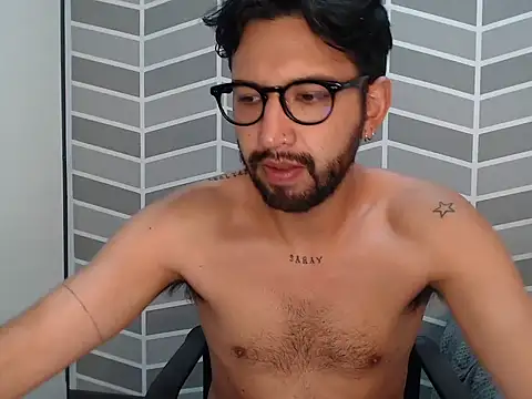 Show de thomass1018 na webcam