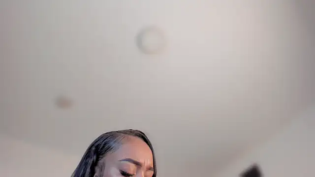 Chatroom XXX en direct de YariRose