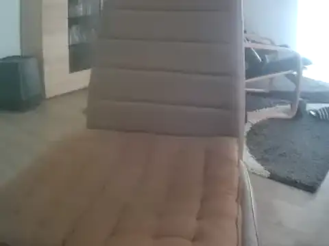 Show modela lattenjo na web-kameri