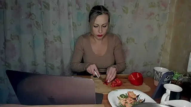 Chat +18 de Elle_Milfa ao vivo