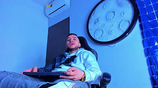 mike_257 Live XXX Chat