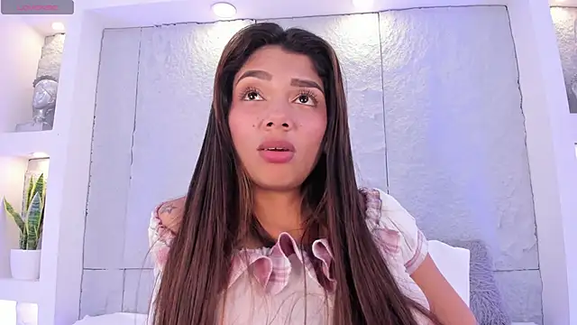 AlassiaHocthner's Live XXX Chat