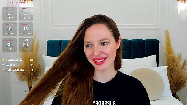 MonaRicci's Live XXX Chat