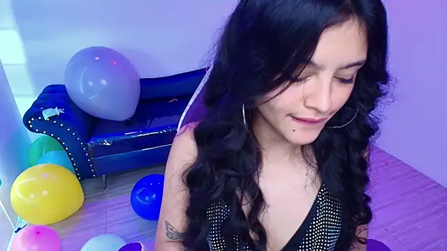 Maddie_T18's Live XXX Chat