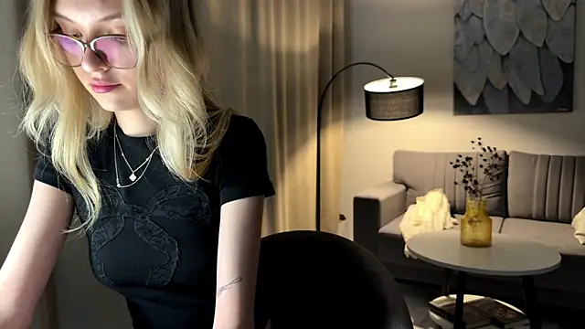 EvelineMolima's Live XXX Chat