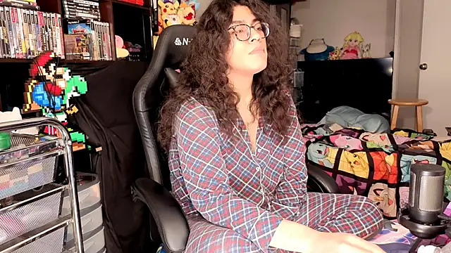 ShinyCherub: διαδικτυακό σόου στην κάμερα