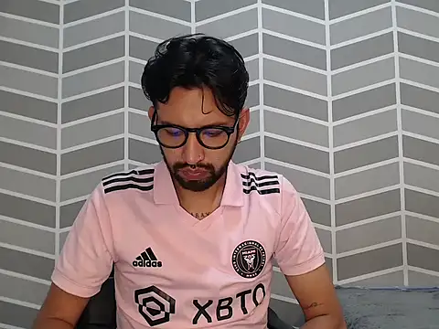 Show modela thomass1018 na web-kameri