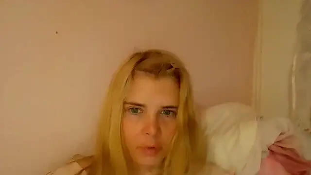 HornyElena's Live XXX Chat