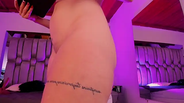 Chat XXX en directo de NikkySmiith