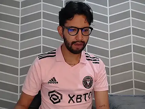 thomass1018 webcam show