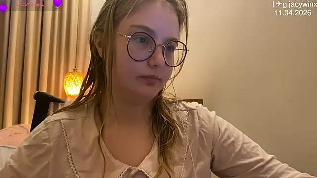 JacyWinslat Adlı Modelin Canlı XXX Sohbeti