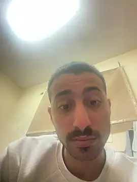 عرض كام Hehjehjeqll