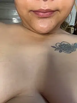 Rosy_BabyDoll Adlı Modelin Canlı XXX Sohbeti