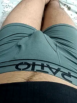 Rocky-badboy_cum4me 网络视讯表演