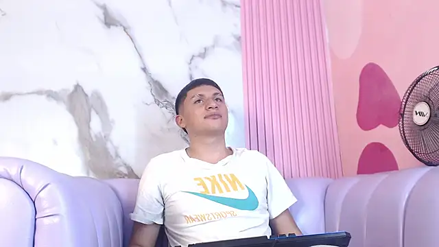 Show modela Sissy_Bdsm_ na web-kameri