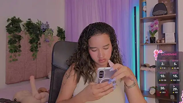 emilyrouxe Chat XXX in diretta