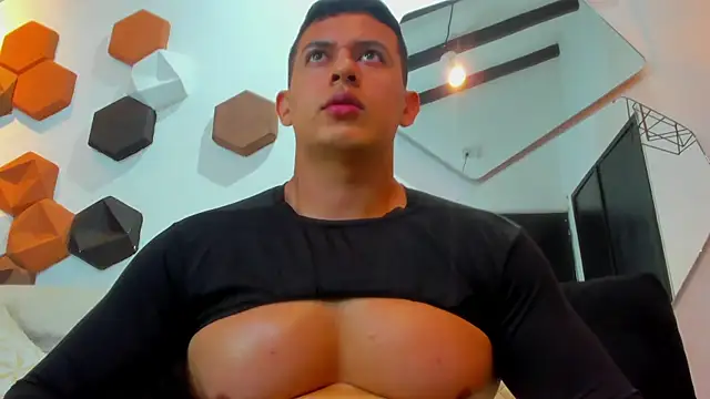 Chatroom XXX en direct de RomanCroft