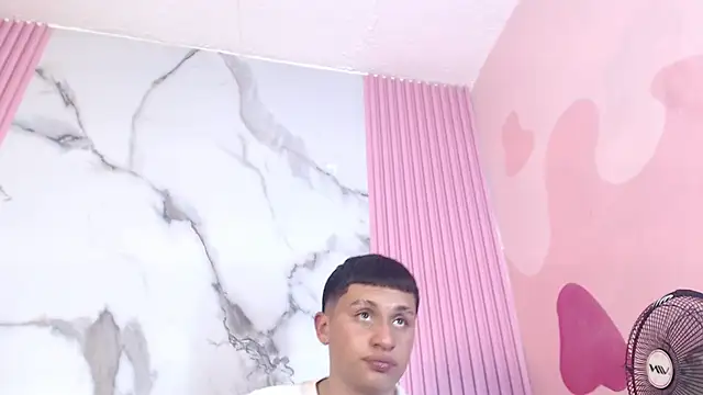 Sissy_Bdsm_: διαδικτυακό σόου στην κάμερα