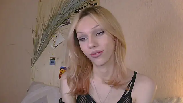 Kirana_Hayes Show in webcam