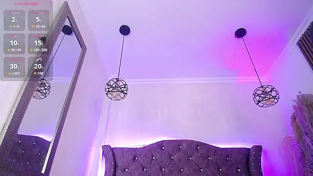 Lizza_Jones Show in webcam