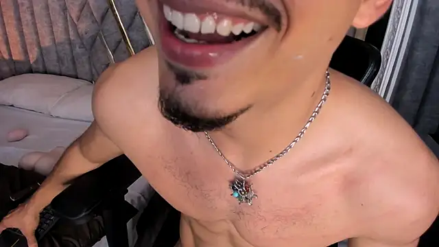 Pokazy przed kamerką – NicolaiKarav