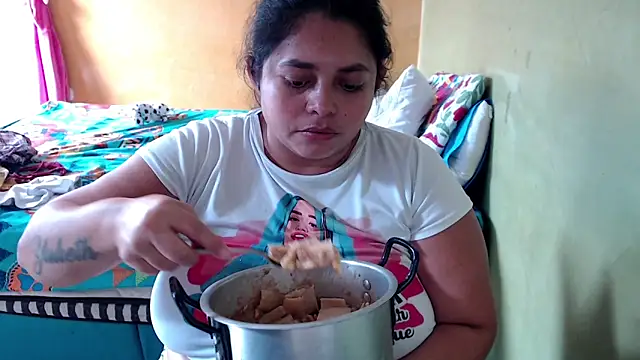 yulieth_bbw's Webcam Show