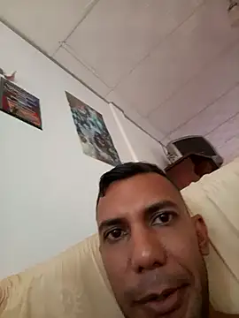 UnreadyChutzpa's Live XXX Chat