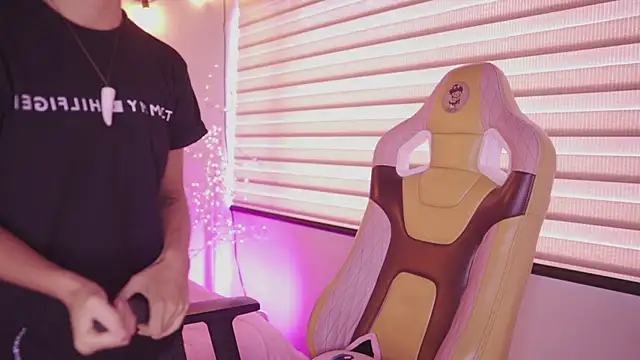 Czat XXX na żywo – tommy_blue